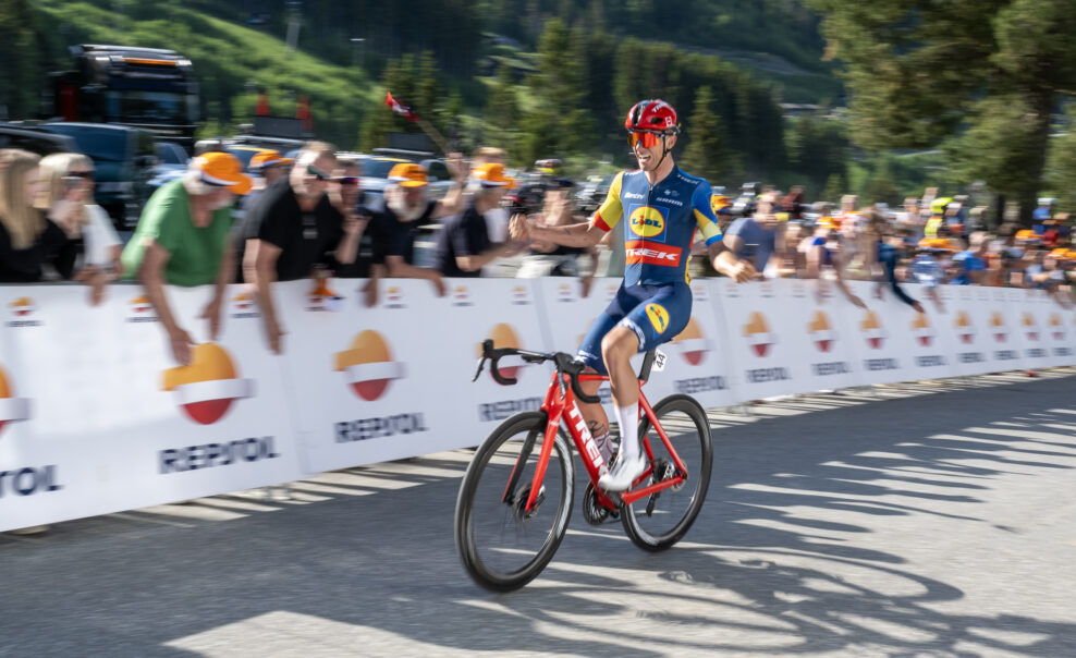 Thibau Nys vyhral úvodnú etapu Okolo Nórska po skvelom výkone Čecha Mathiasa Vaceka