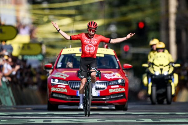 Tadej Pogačar ide do žltého dresu. Druhú etapu Tour de France vyhral z úniku Kévin Vauquelin