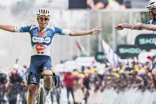 Detaily šialeného výkonu len 23-ročného Franka Van den Broeka, ktorý dotiahol Romaina Bardeta k víťazstvu na Tour de France