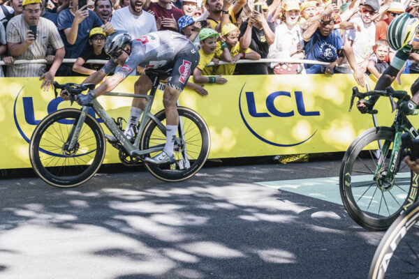 „Cítim sa byť terčom,“ hovorí Jasper Philipsen v reakcii na trest za nebezpečný šprint na Tour de France