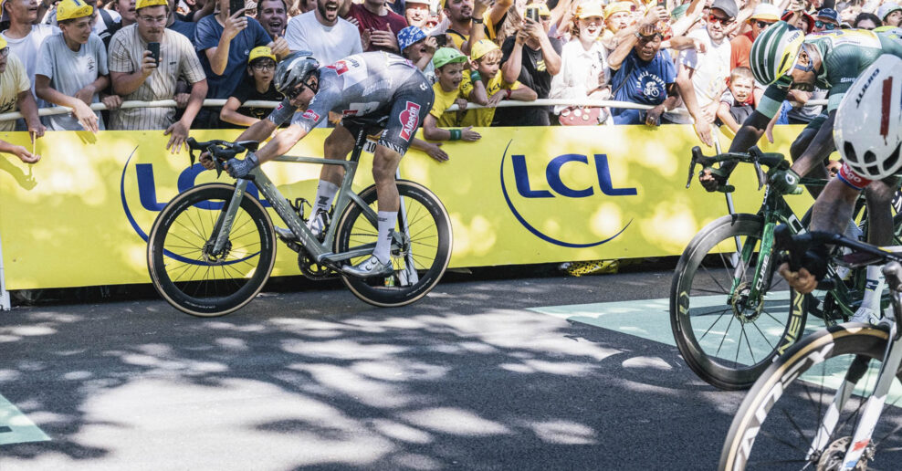 „Cítim sa byť terčom,“ hovorí Jasper Philipsen v reakcii na trest za nebezpečný šprint na Tour de France