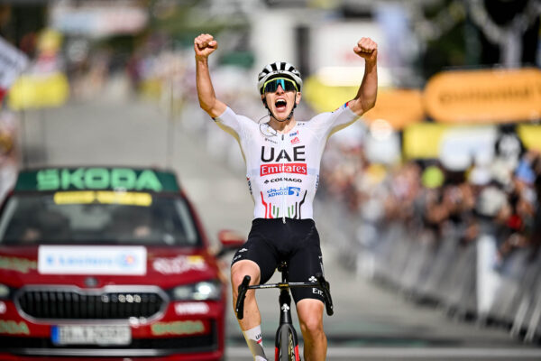 Tadej Pogačar vyhral 4. etapu Tour de France po neuveriteľnom zjazde z Galibieru