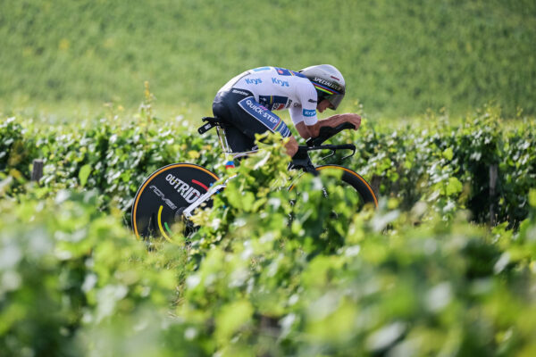 Remco Evenepoel porazil v časovke aj Pogačara a vyhral svoju prvú etapu na Tour de France