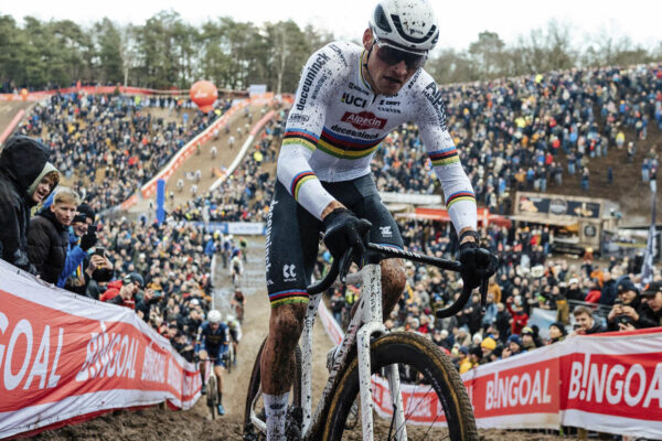 Mathieu van der Poel má dostať 50-tisíc eur za štart na cyklokrosových pretekoch