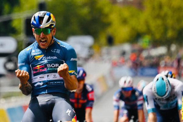 Sam Welsford zvíťazil aj v treťom šprinte na Tour Down Under, Jhonatan Narváez vyhral celkové hodnotenie