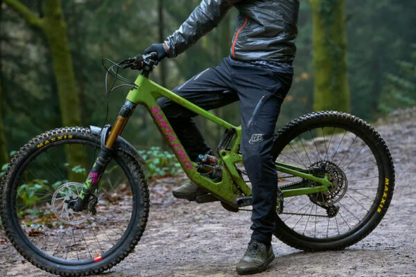 Test: Nepremokavé nohavice Troy Lee Designs Resist