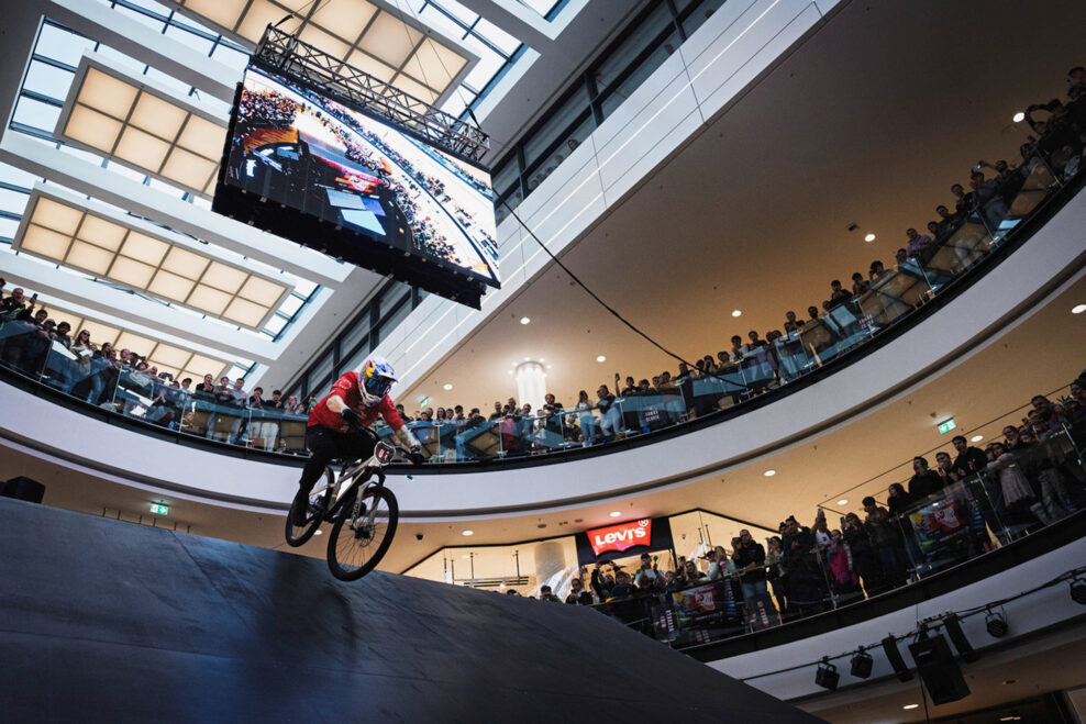 Downmall sa po siedmich rokoch vrátil do Prahy (video + galéria)